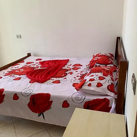 La Perla Hotel *