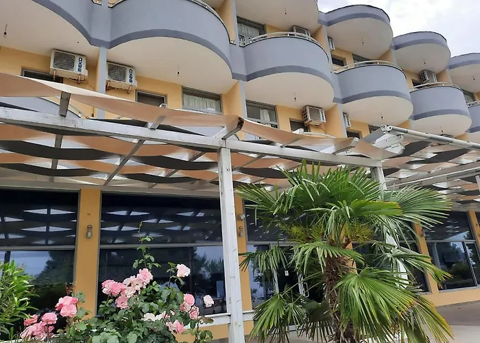 ホテル La Perla *